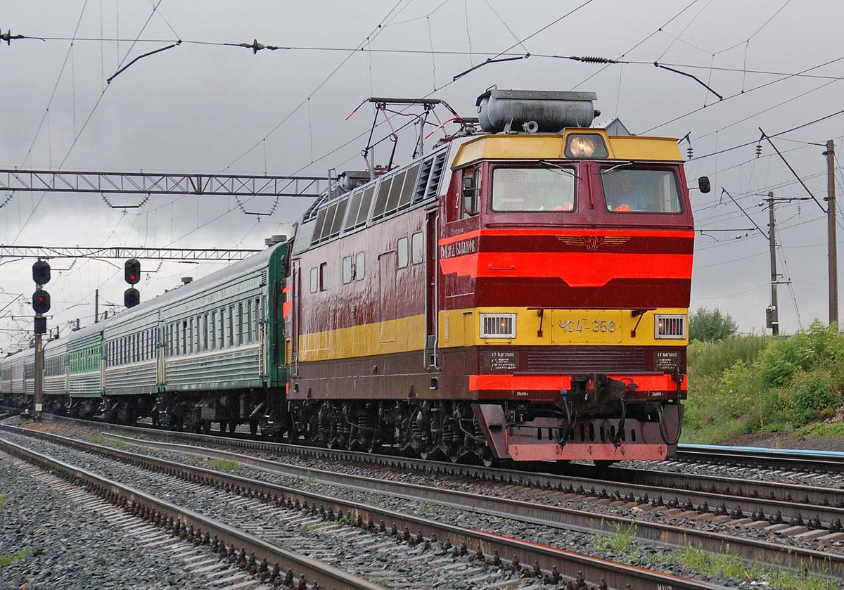 Поезда злынки. Пассажирский электровоз чс4т. Чс4т 519. Чс4т Шкода. Электровоз чс4т с пассажирским поездом.