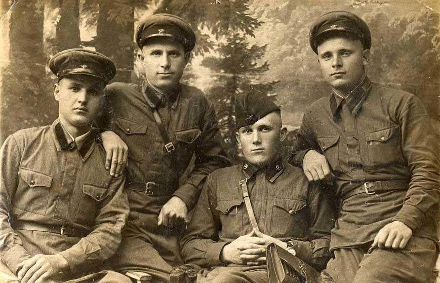 Фото из семейного альбома. Гогулев Ф.А. с товарищами